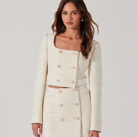 Astr Jackets & Blazers - ASTR The Label Cream Rosario Tweed Cropped Jacket size XL